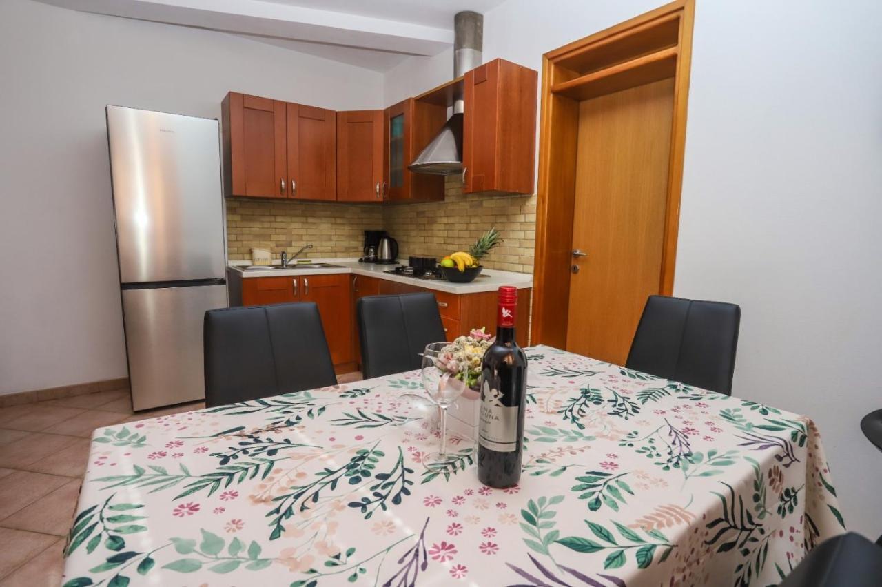 Apartment Nina With Private Pool Nova Vas  Εξωτερικό φωτογραφία