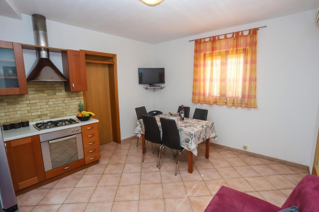 Apartment Nina With Private Pool Nova Vas  Εξωτερικό φωτογραφία
