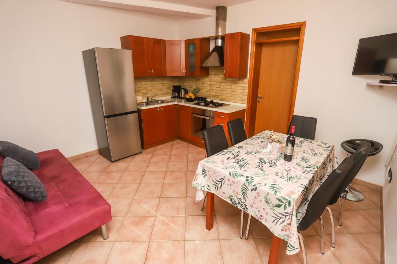 Apartment Nina With Private Pool Nova Vas  Εξωτερικό φωτογραφία