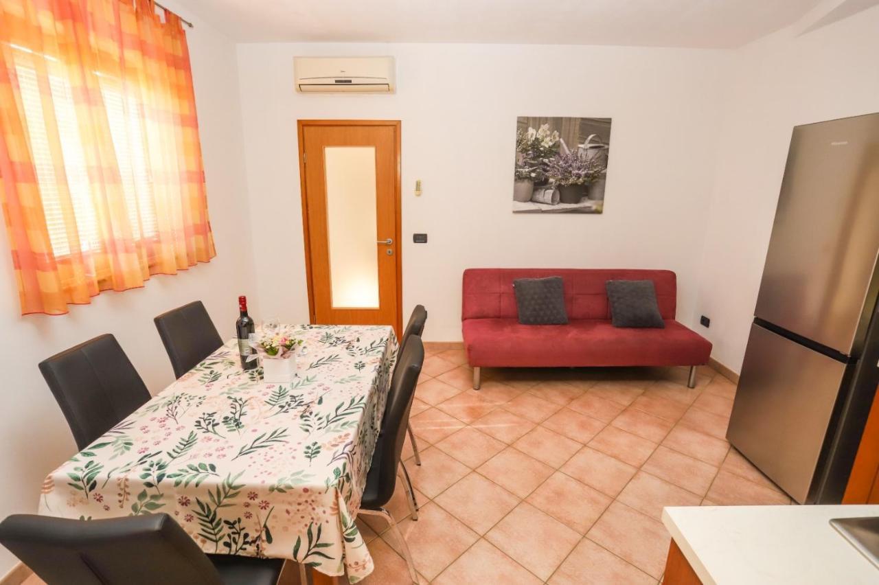 Apartment Nina With Private Pool Nova Vas  Εξωτερικό φωτογραφία