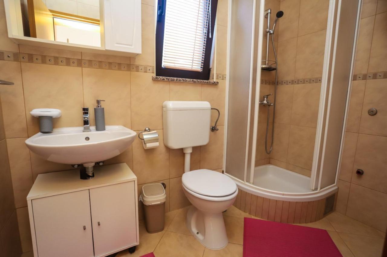 Apartment Nina With Private Pool Nova Vas  Εξωτερικό φωτογραφία