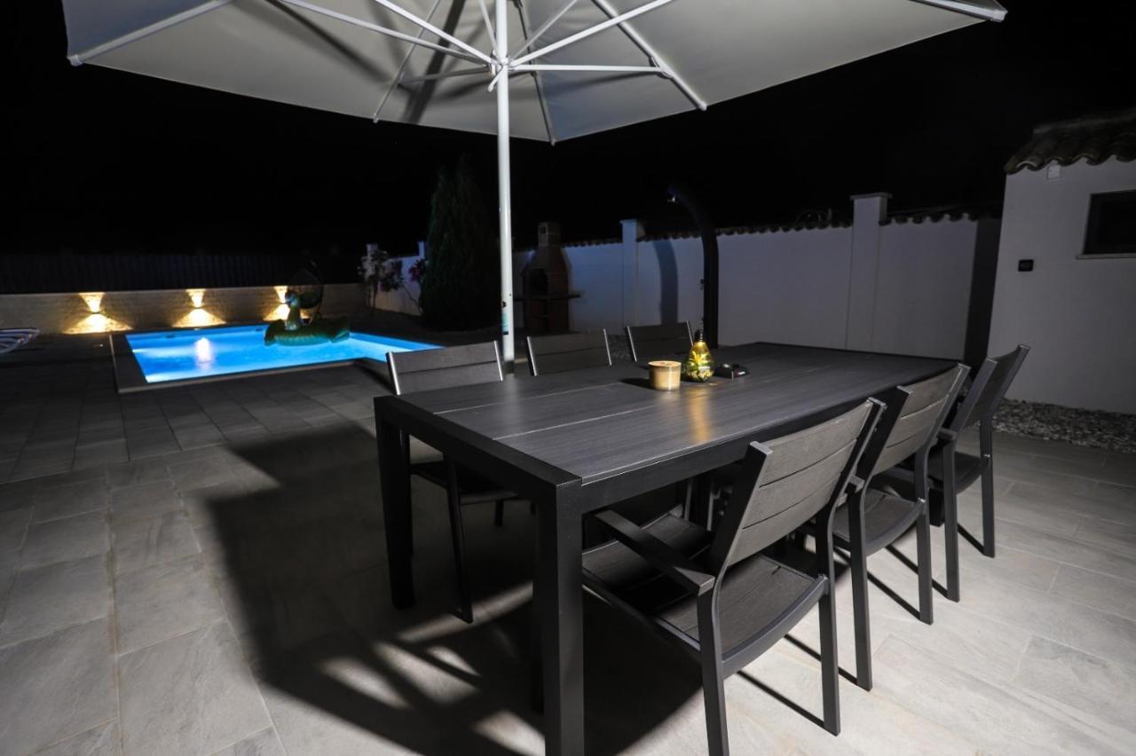 Apartment Nina With Private Pool Nova Vas  Εξωτερικό φωτογραφία