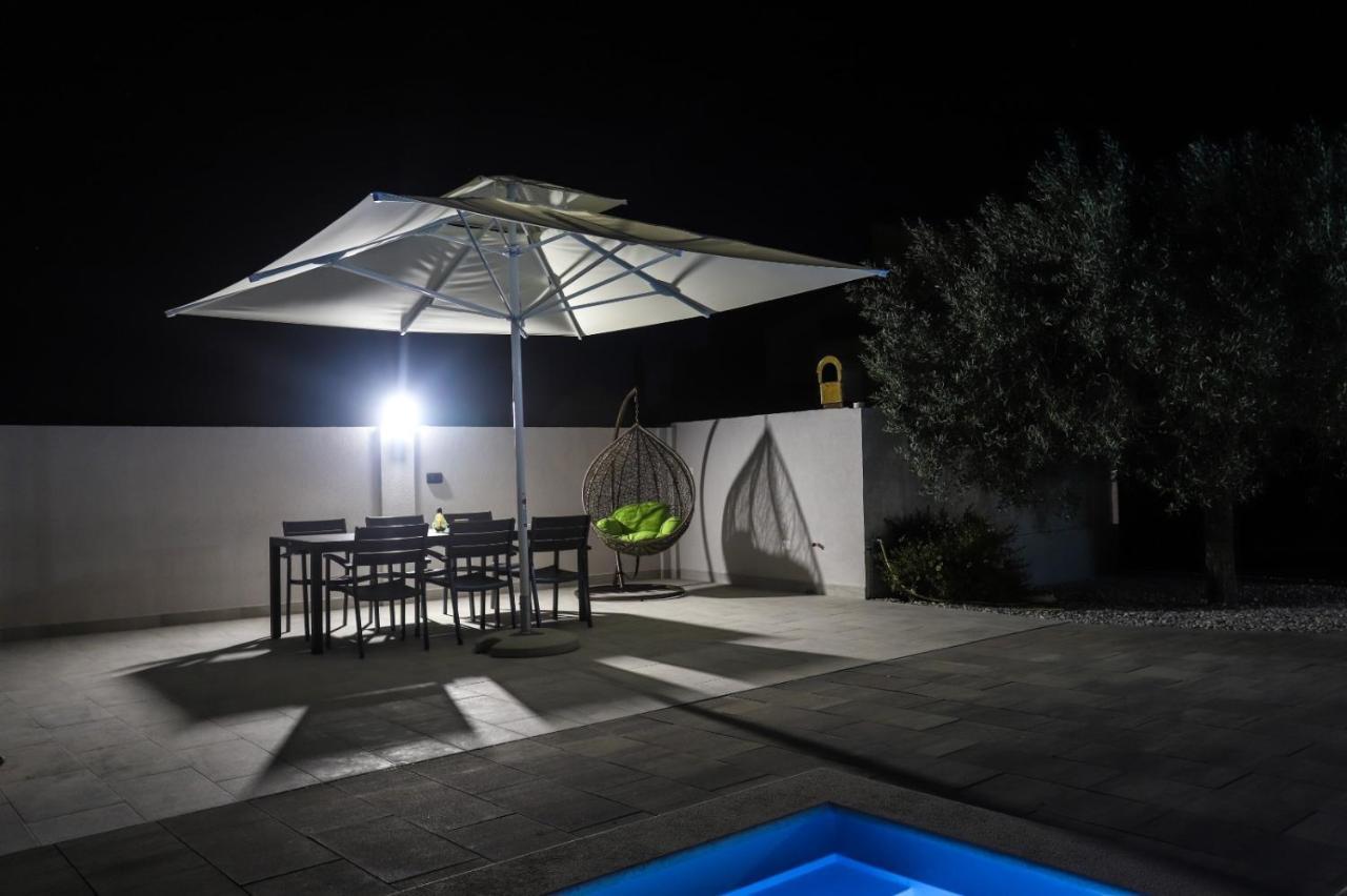 Apartment Nina With Private Pool Nova Vas  Εξωτερικό φωτογραφία