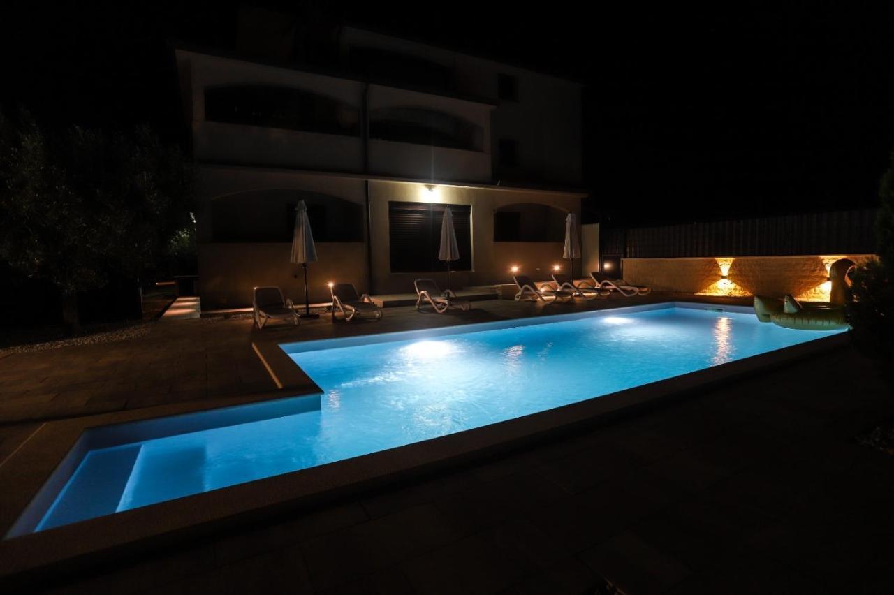 Apartment Nina With Private Pool Nova Vas  Εξωτερικό φωτογραφία