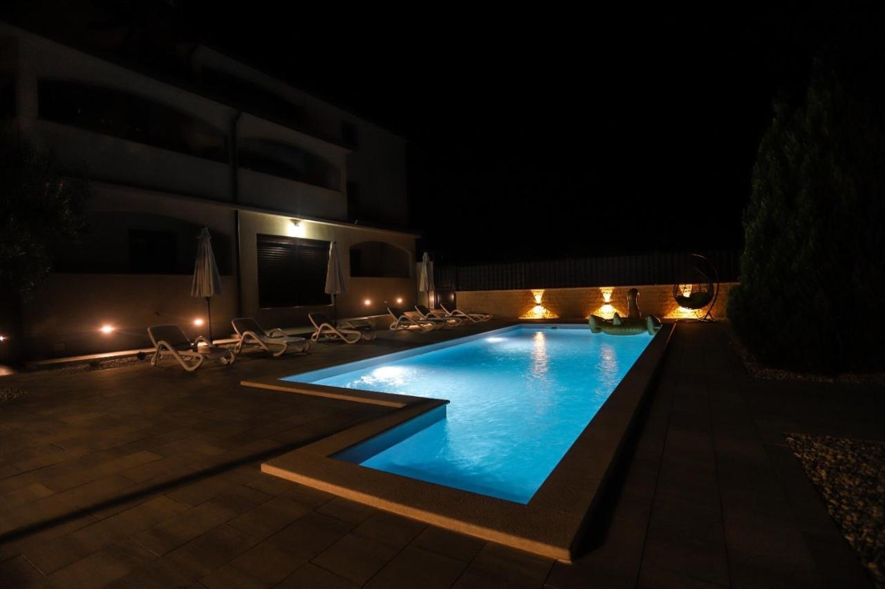 Apartment Nina With Private Pool Nova Vas  Εξωτερικό φωτογραφία