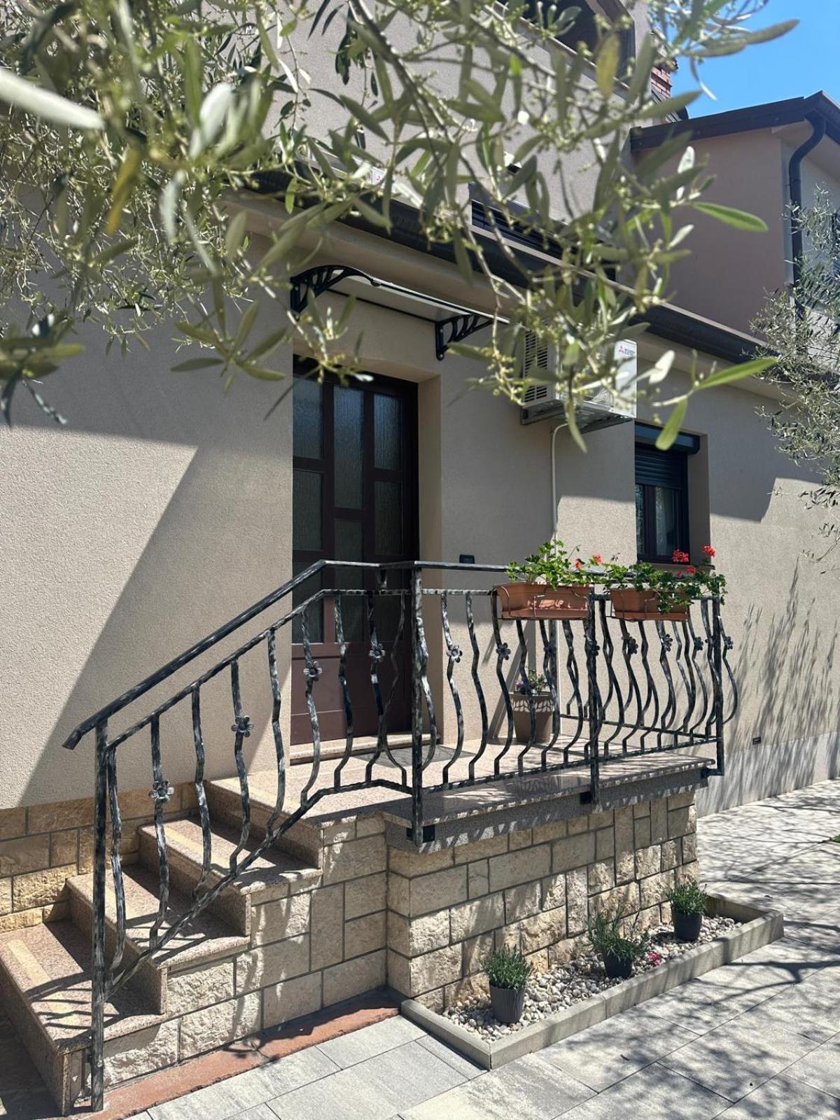 Apartment Nina With Private Pool Nova Vas  Εξωτερικό φωτογραφία